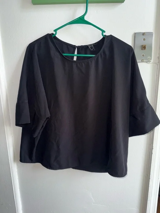 Forever 21 Black Short-Sleeve Round Neck Blouse with Keyhole - Picture 1 of 7